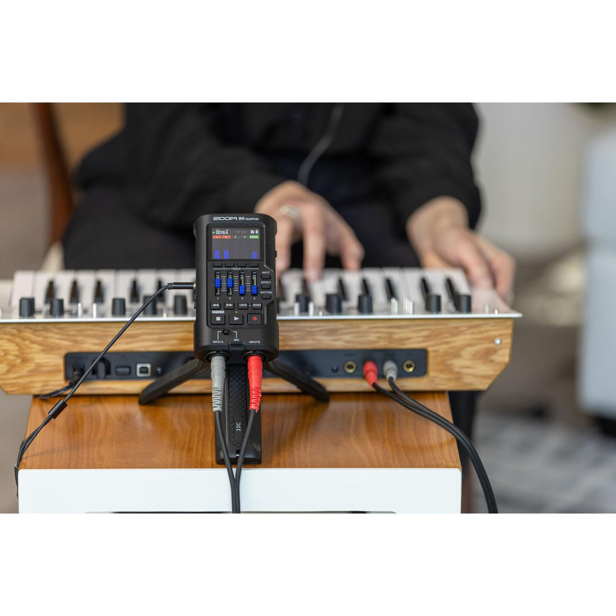 4-Track 32-Bit Float Portable Audio Recorder H787416